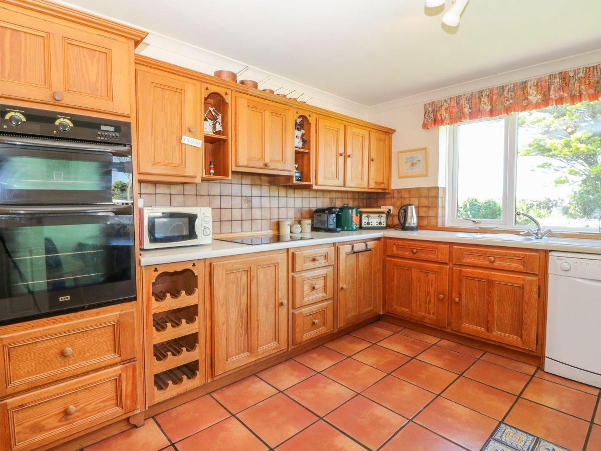 Charming 2 Bed House Near Rhoscolyn Discounts For Vila Holyhead Exterior foto