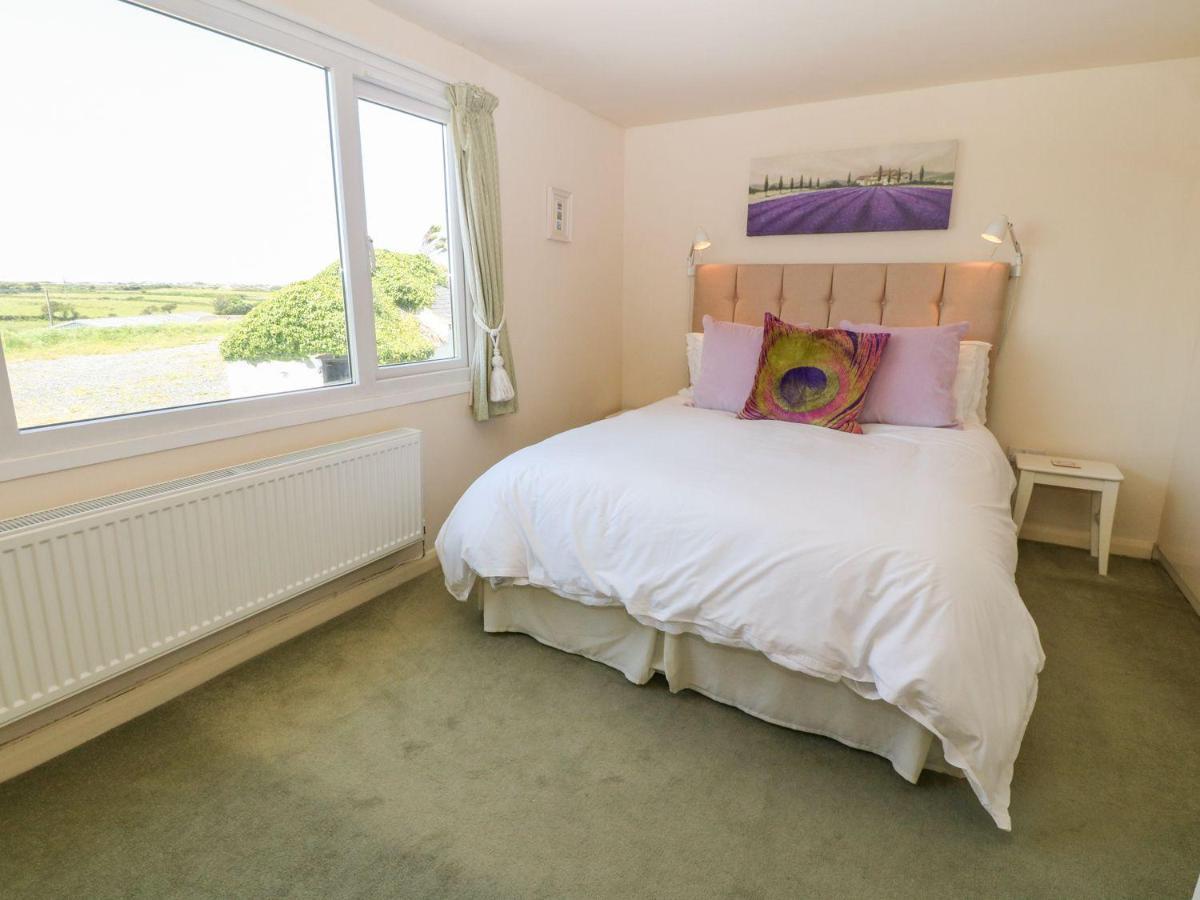 Charming 2 Bed House Near Rhoscolyn Discounts For Vila Holyhead Exterior foto