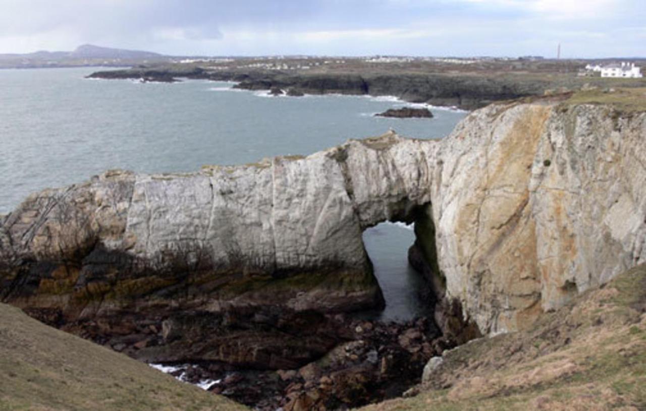 Charming 2 Bed House Near Rhoscolyn Discounts For Vila Holyhead Exterior foto