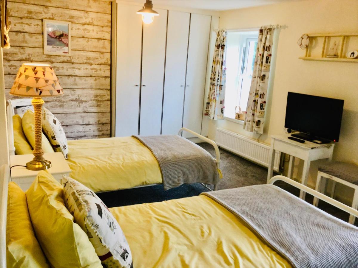 Charming 2 Bed House Near Rhoscolyn Discounts For Vila Holyhead Exterior foto