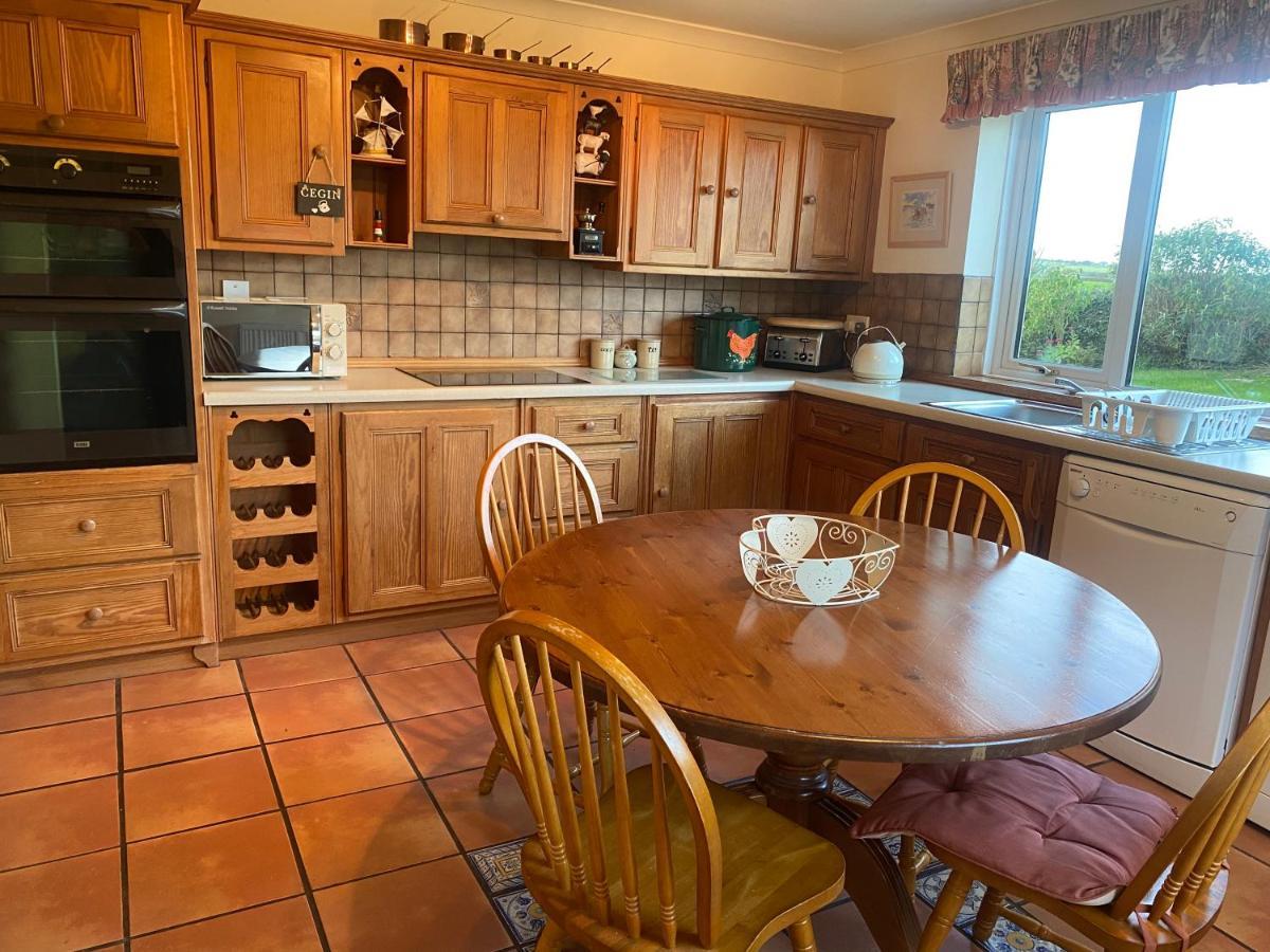 Charming 2 Bed House Near Rhoscolyn Discounts For Vila Holyhead Exterior foto